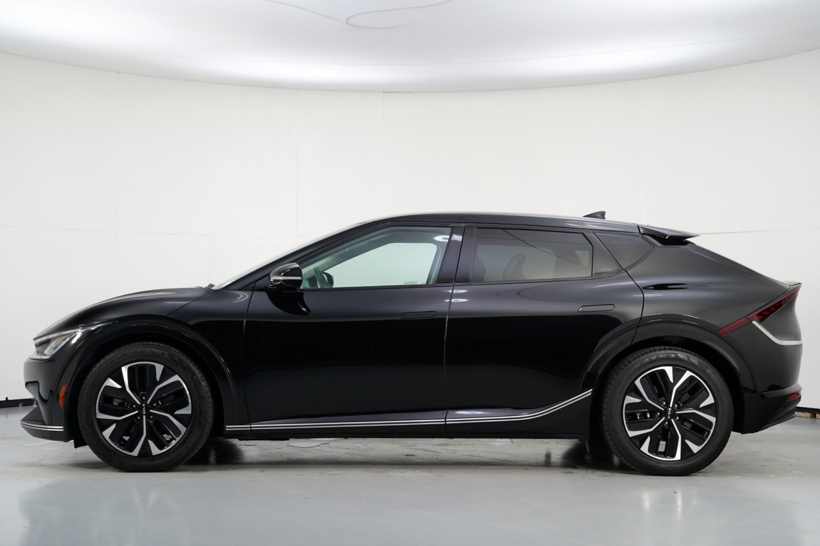 Used 2022 Kia EV6 Wind image 8