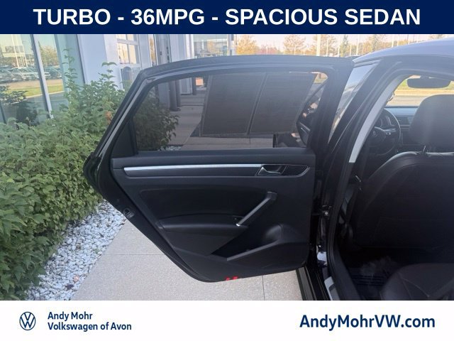 Used 2018 Volkswagen Passat 2.0T R-Line FWD image 18