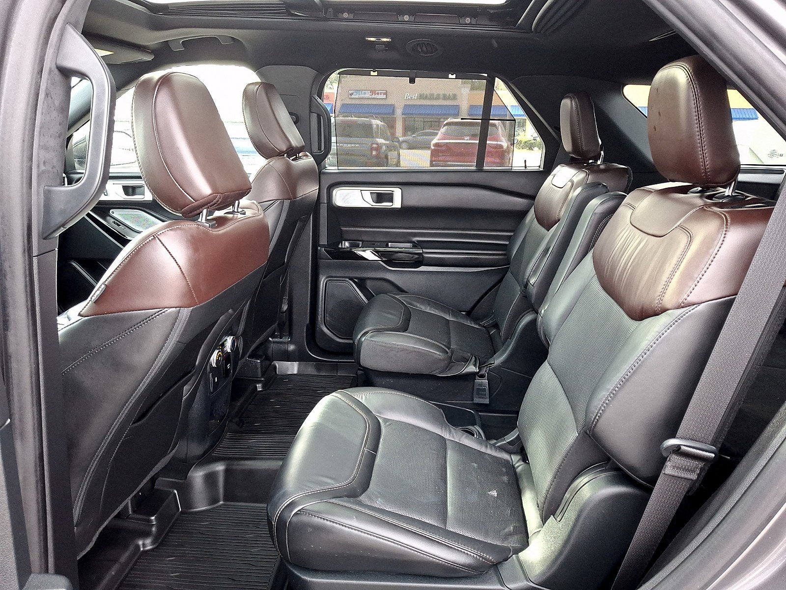 Certified 2021 Ford Explorer Platinum w/ Equipment Group 601A image 9