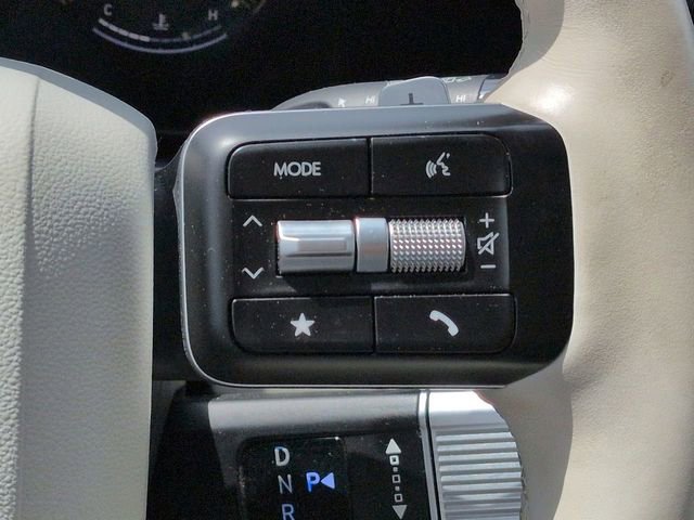 Used 2025 Hyundai Santa Fe SEL FWD image 30