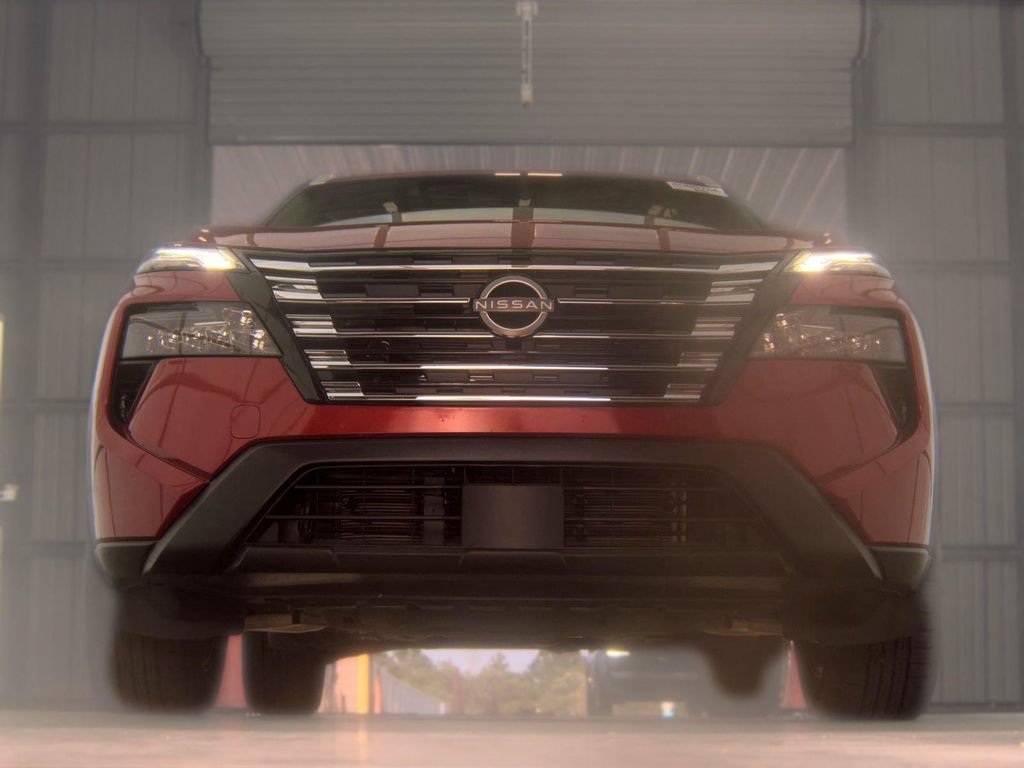 Certified 2025 Nissan Rogue SV w/ SV Premium Package FWD image 4