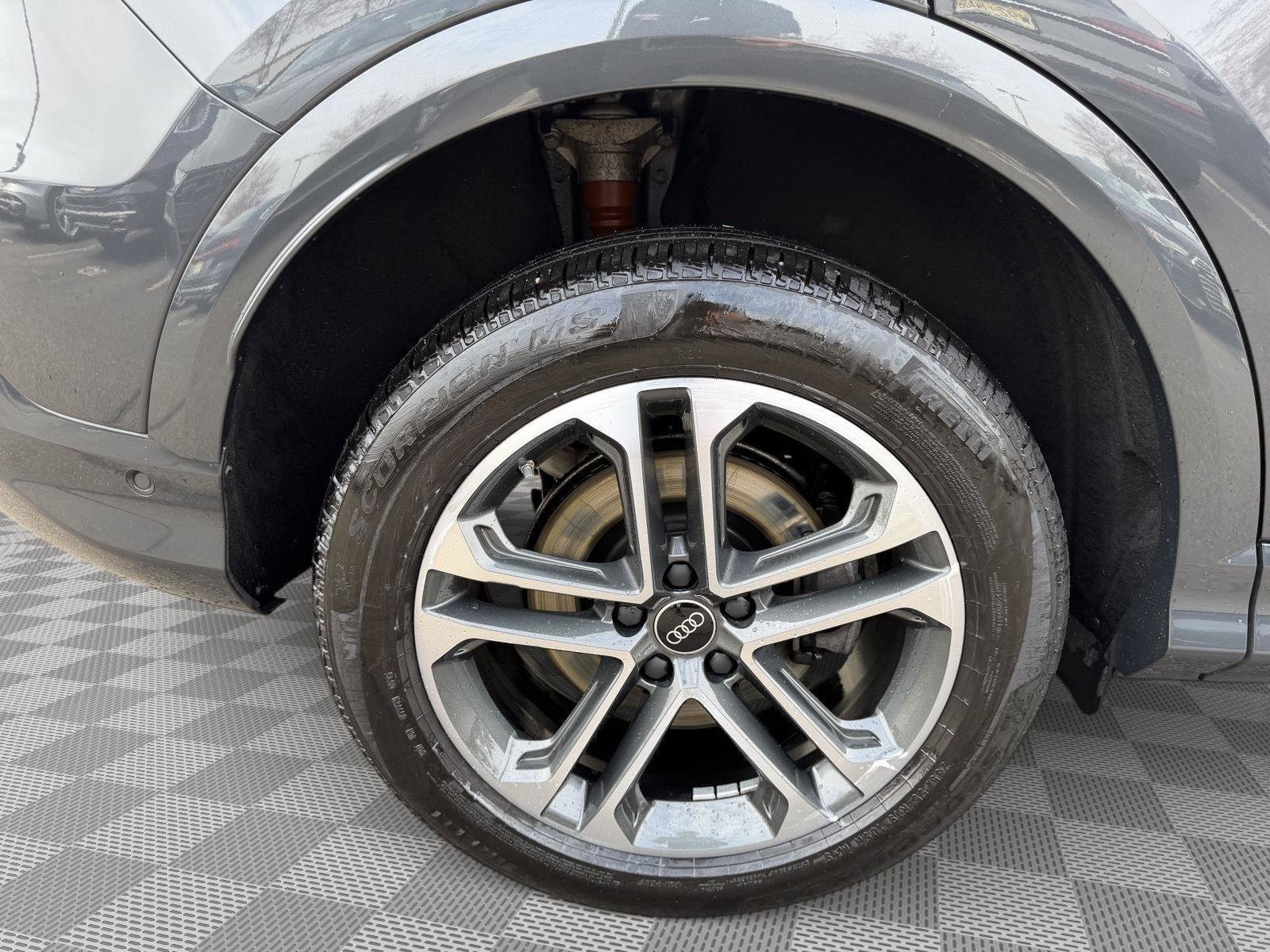 Used 2025 Audi Q5 Premium w/ Convenience Package image 9