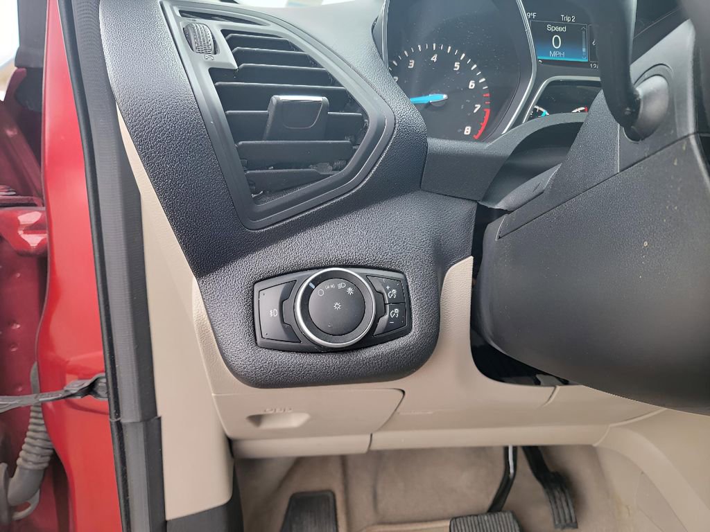 Used 2016 Ford Escape SE w/ Equipment Group 201A image 16