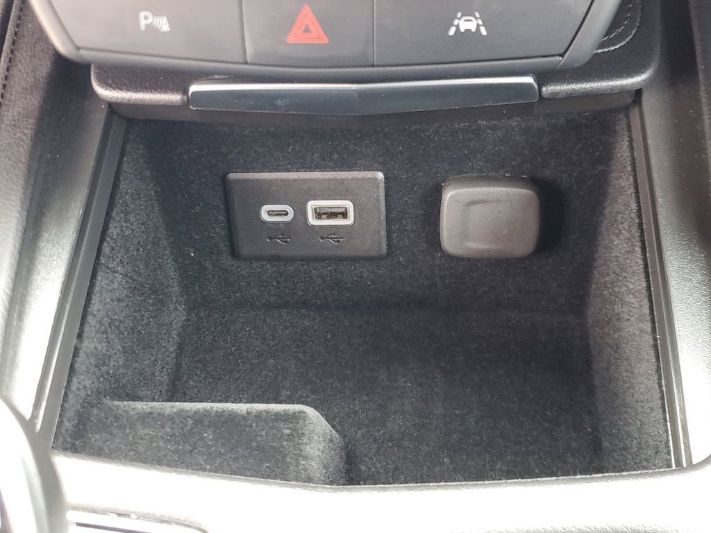 Used 2025 Cadillac XT4 Premium Luxury image 30