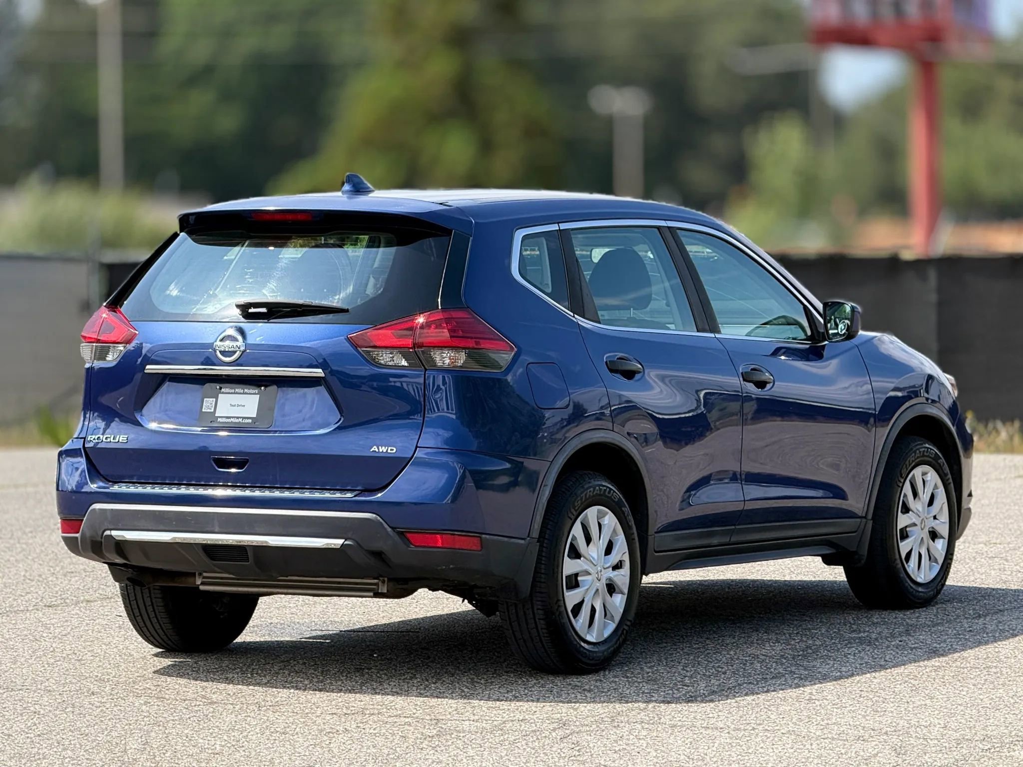Used 2017 Nissan Rogue S AWD/4WD image 9
