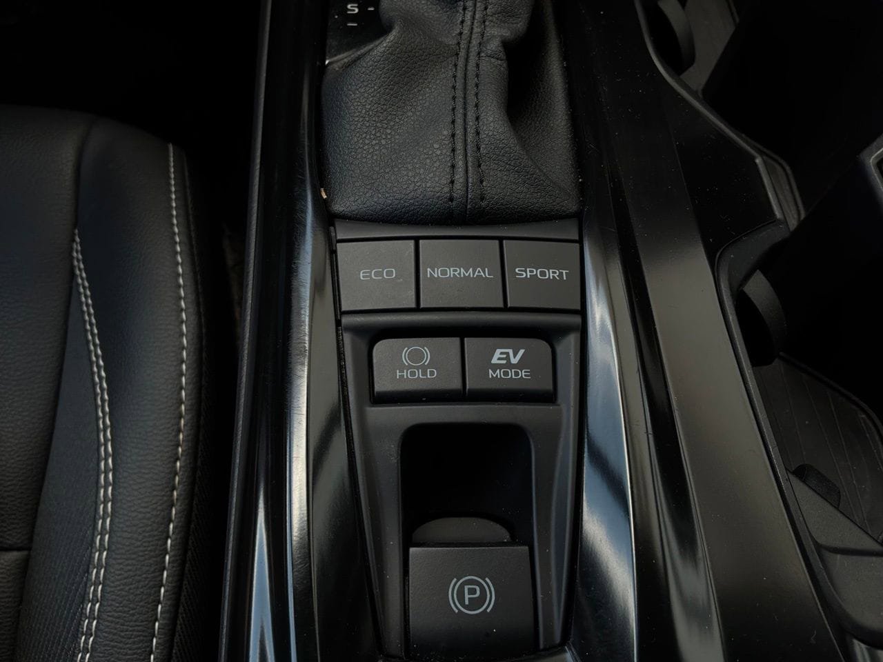 Used 2025 Toyota Camry SE FWD image 23