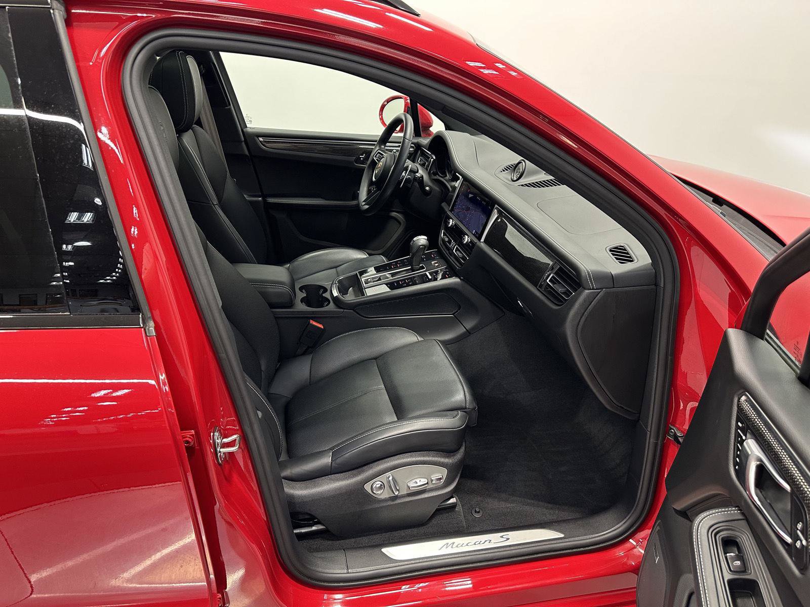 Used 2024 Porsche Macan S AWD/4WD image 39