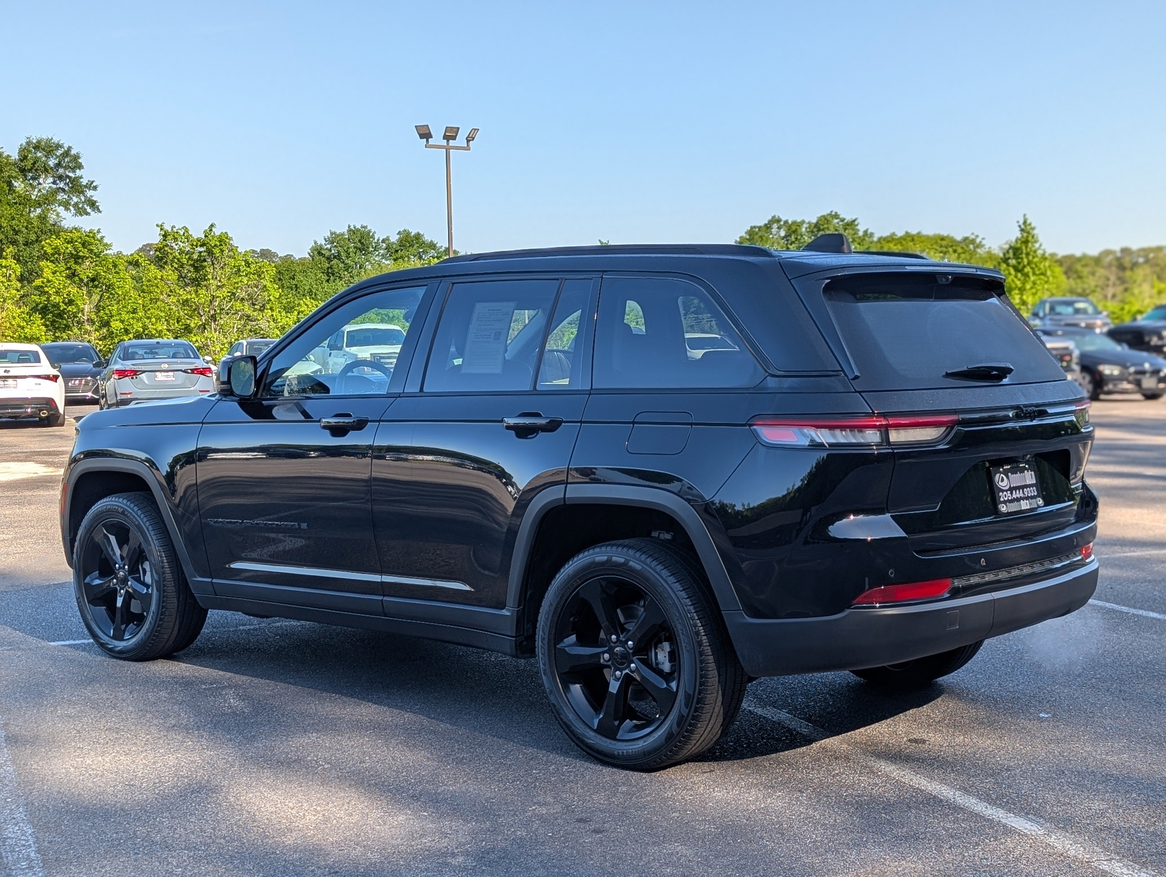 Used 2023 Jeep Grand Cherokee Limited w/ Luxury Tech Group II RWD image 7