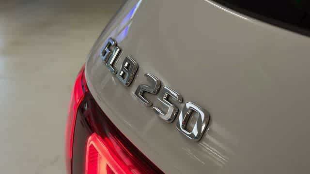Used 2022 Mercedes-Benz GLB 250 4MATIC image 9