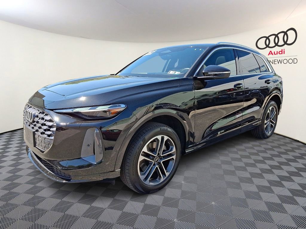 Certified 2025 Audi Q5 Premium w/ Convenience Package AWD/4WD image 3