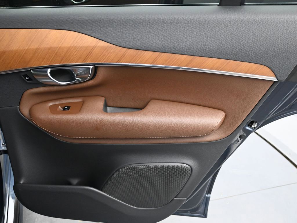 Certified 2022 Volvo XC90 T6 Momentum image 16