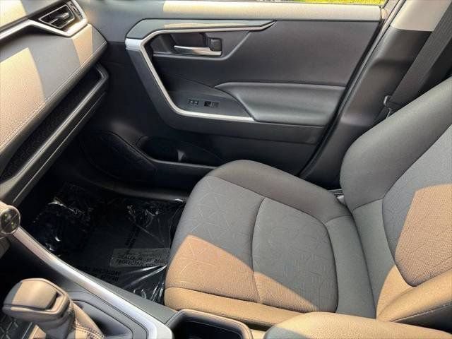 Certified 2025 Toyota RAV4 XLE AWD/4WD image 90