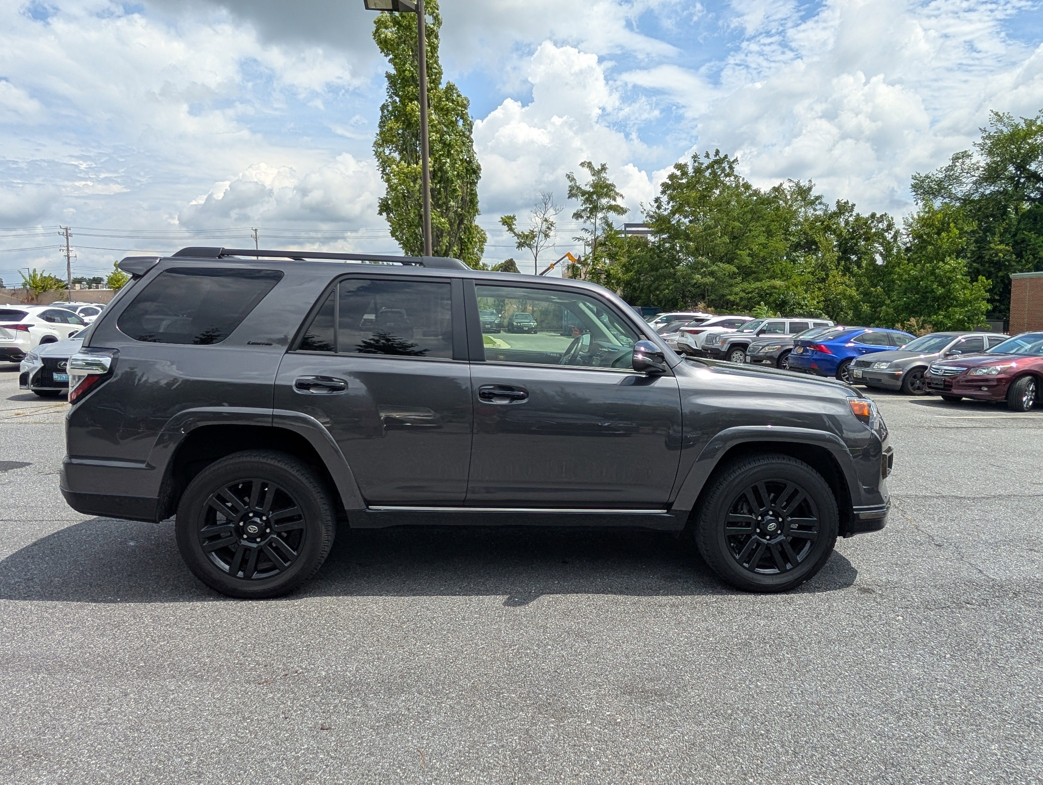 Used 2020 Toyota 4Runner Limited image 2