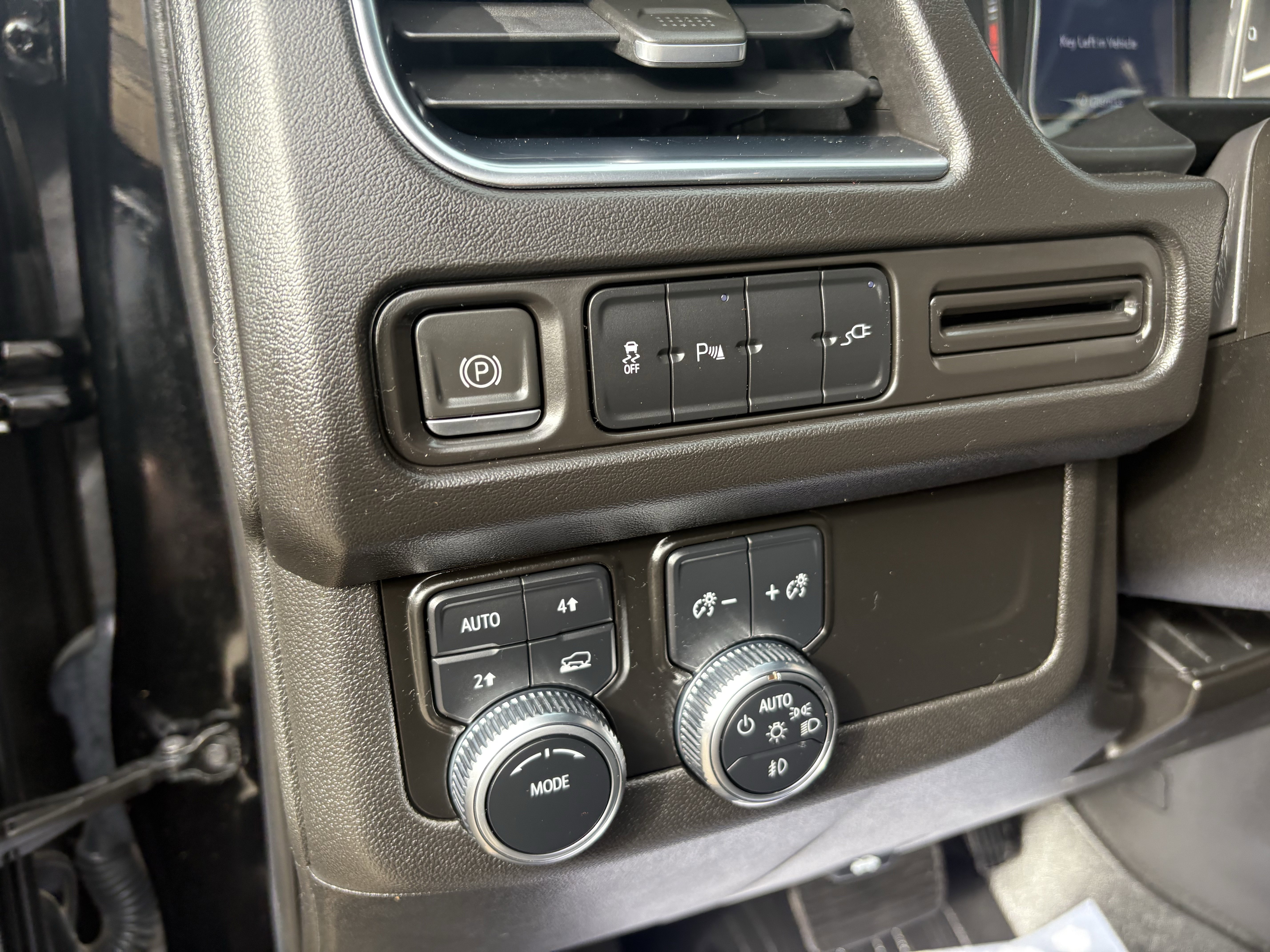 Used 2021 GMC Yukon XL SLE image 12