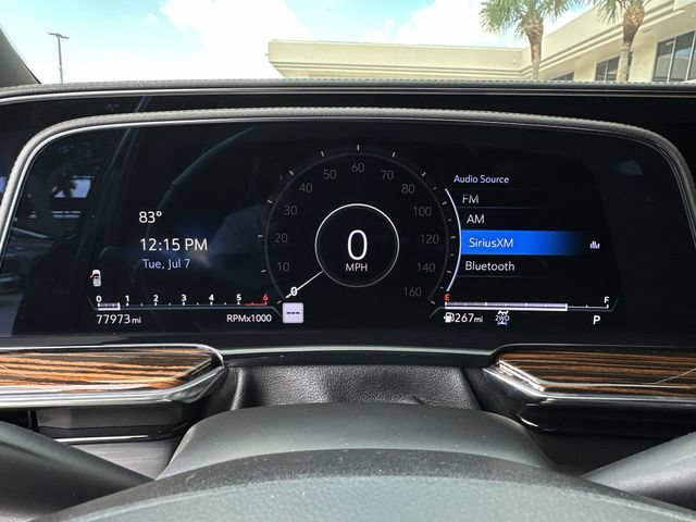 Used 2022 Cadillac Escalade Luxury w/ LPO, Illumination Package AWD/4WD image 23