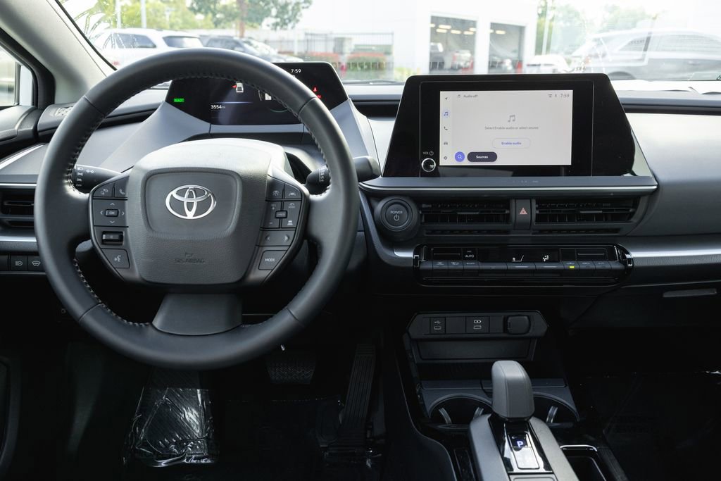 Used 2025 Toyota Prius LE image 28