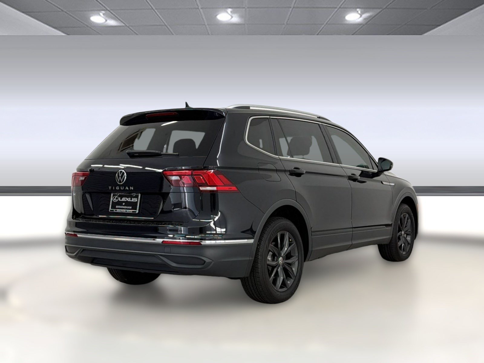 Used 2024 Volkswagen Tiguan SE FWD image 9