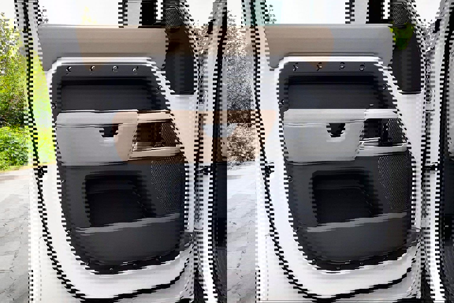 Used 2022 Land Rover Defender 110 SE image 23