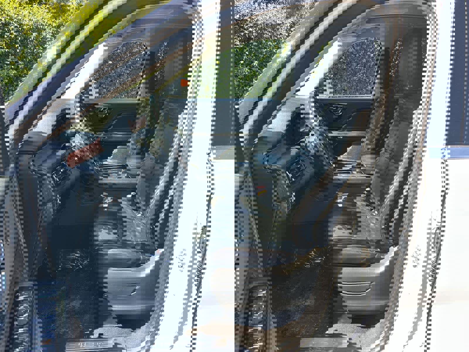 Used 2020 Lincoln Aviator Reserve w/ Equipment Group 201A image 11