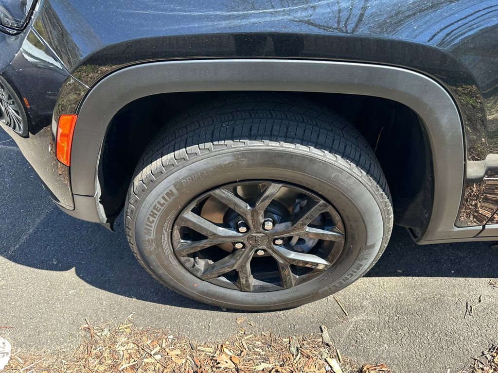 Used 2024 Jeep Grand Cherokee L Laredo AWD/4WD image 7