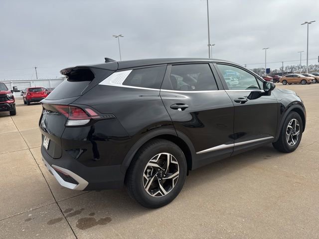 Used 2025 Kia Sportage LX image 3