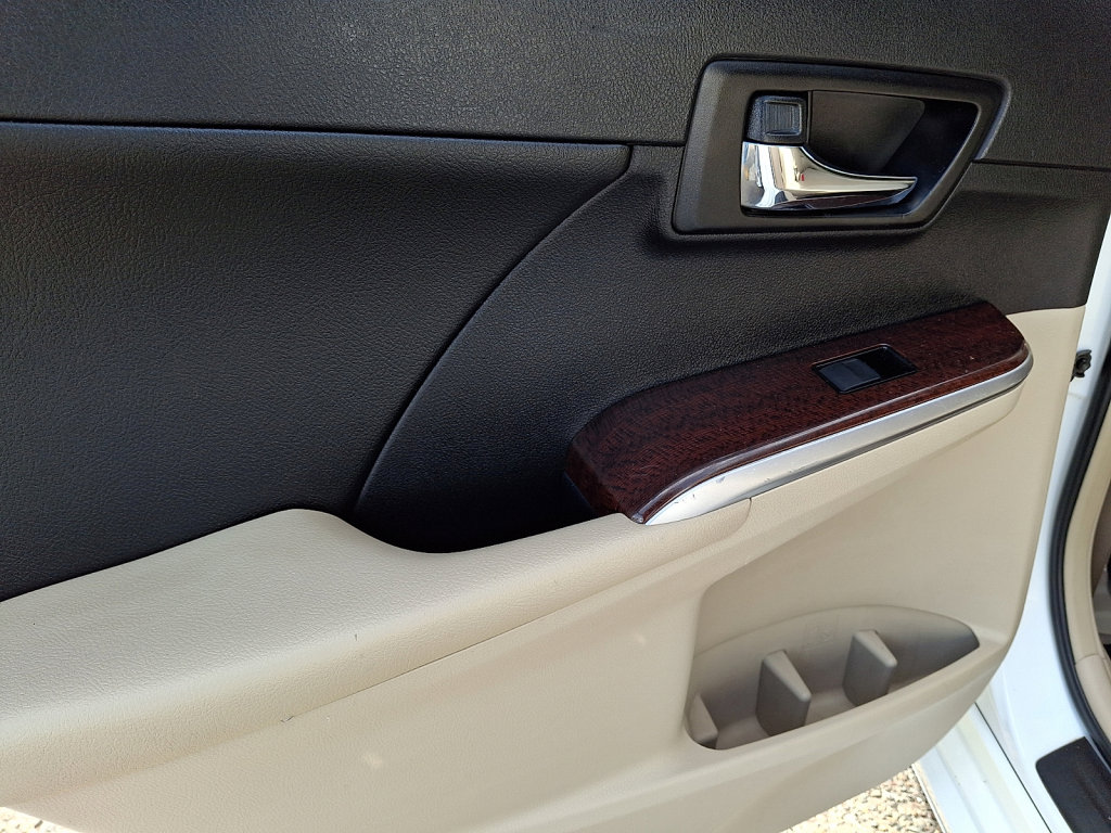 Used 2013 Toyota Camry XLE w/ Preferred Accessory Pkg FWD image 16