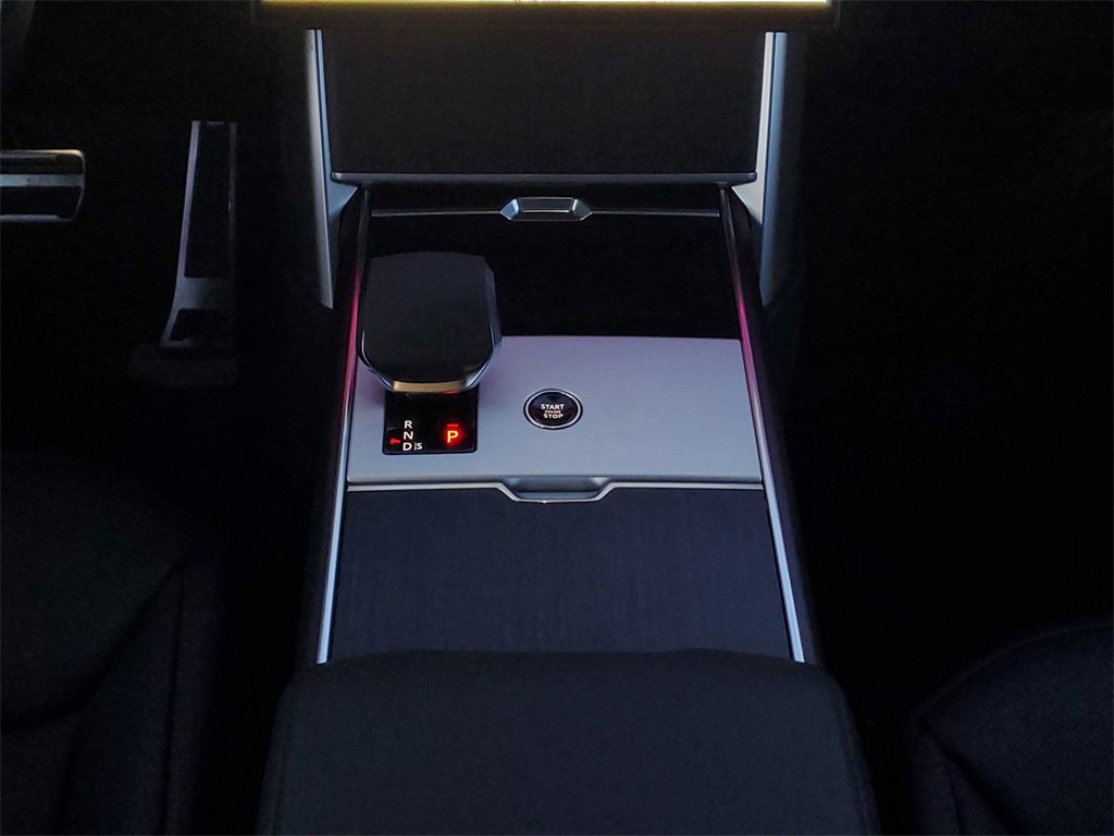 New 2025 Land Rover Range Rover SE image 29