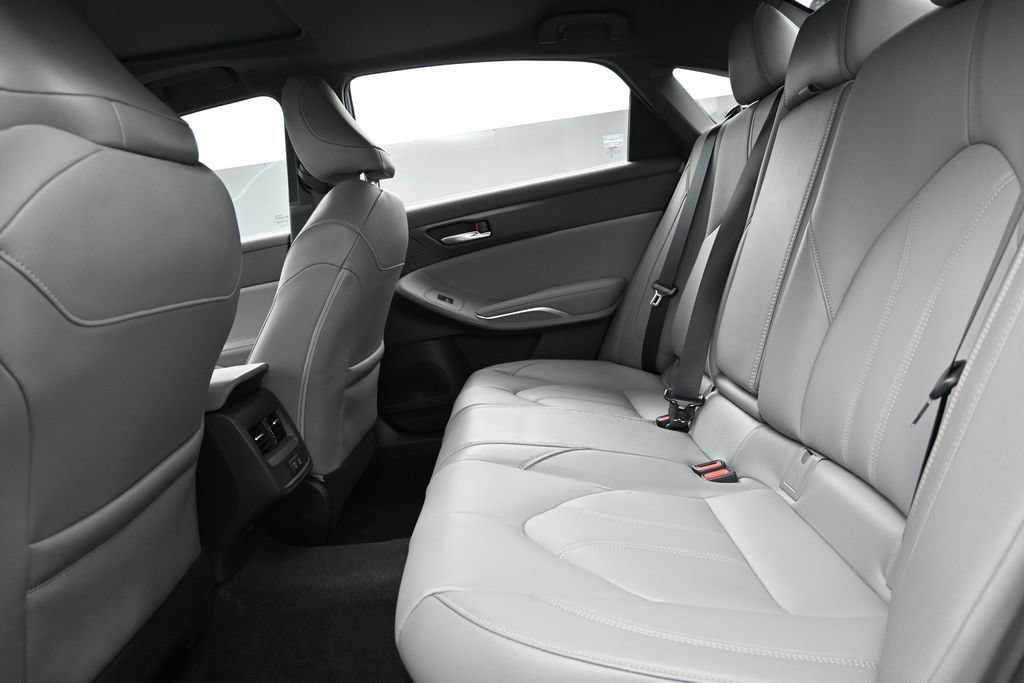 Used 2022 Toyota Avalon XLE w/ Moonroof Package FWD image 15