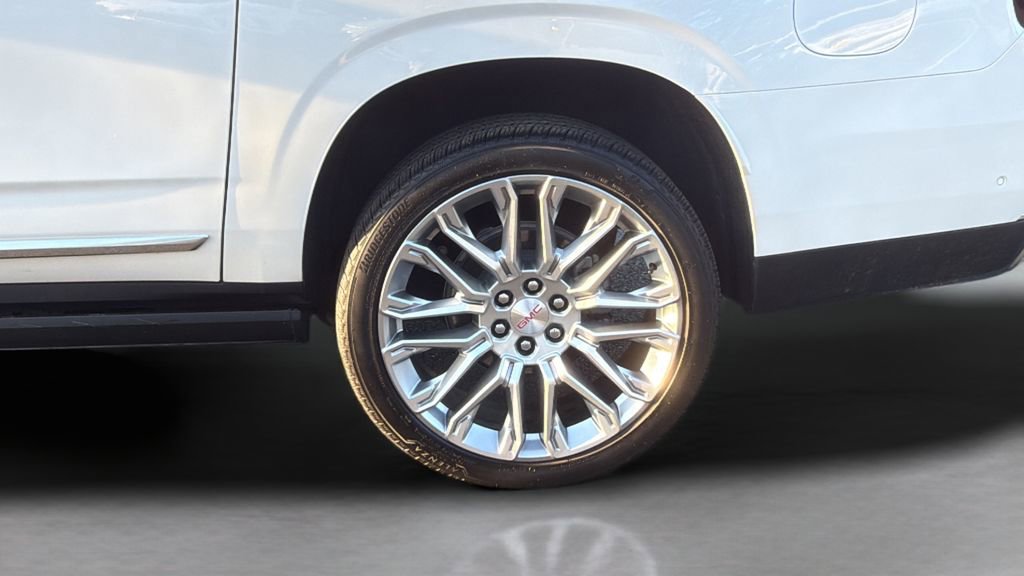 Used 2025 GMC Yukon XL Denali w/ Denali Reserve Package image 14