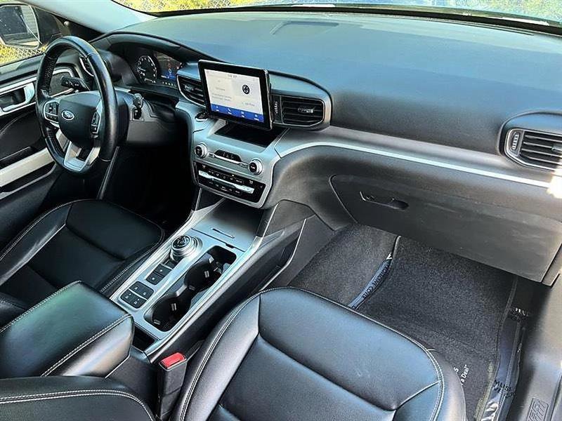 Used 2021 Ford Explorer XLT w/ Equipment Group 202A RWD image 17