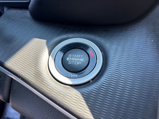 Used 2023 Jeep Grand Cherokee L Laredo image 17