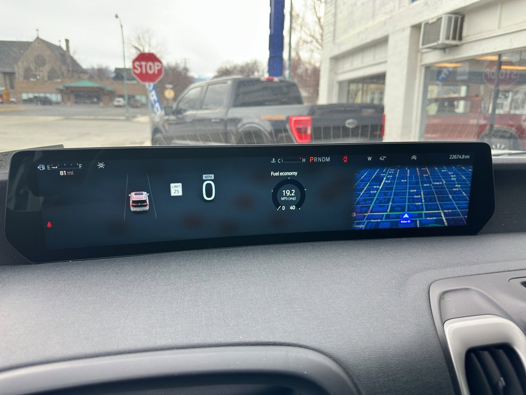 Used 2025 Ford Expedition Active image 13