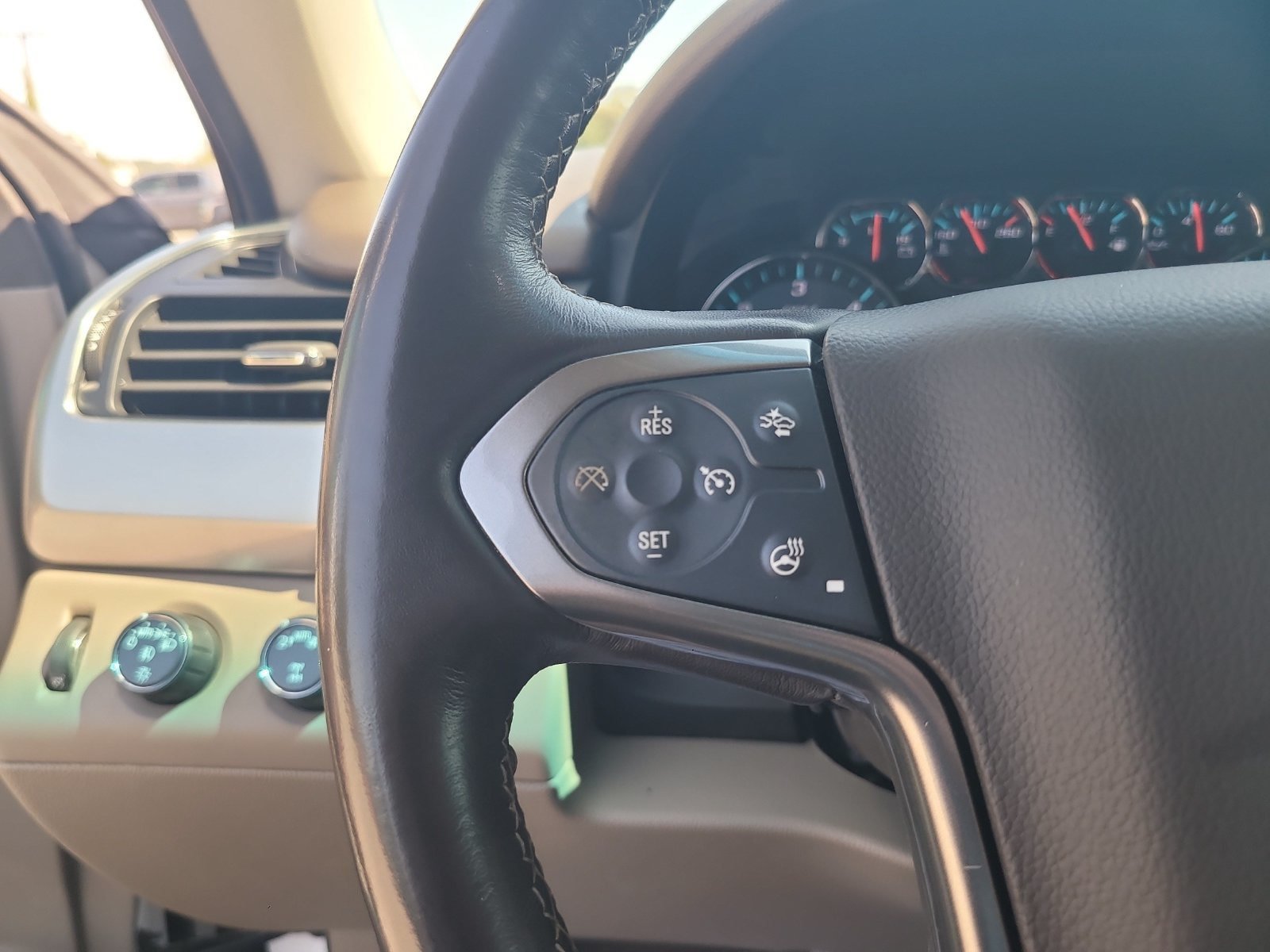 Used 2020 Chevrolet Suburban Premier AWD/4WD image 14
