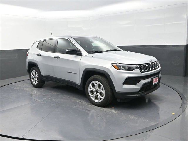 Used 2025 Jeep Compass Sport image 9