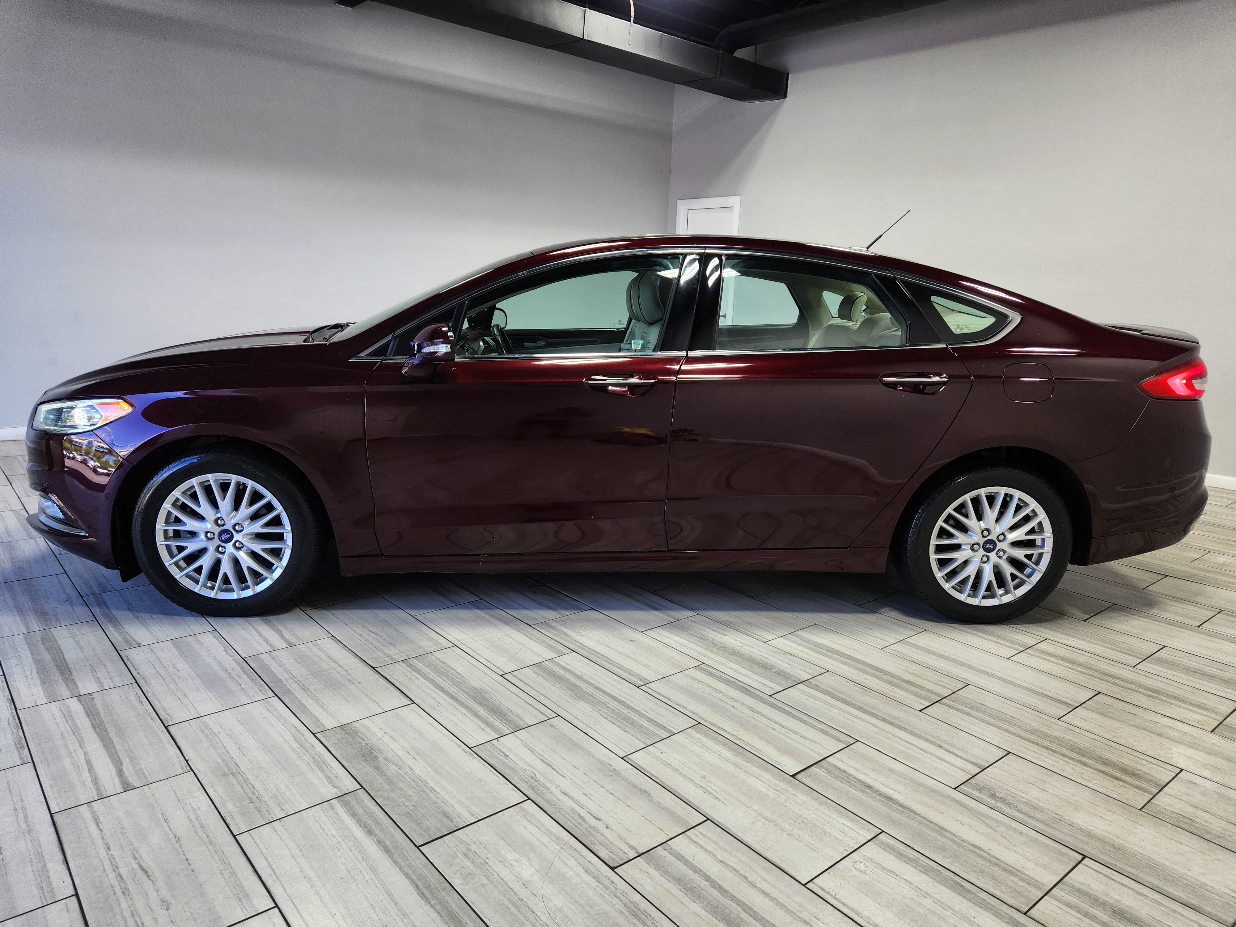 Used 2017 Ford Fusion Platinum image 2