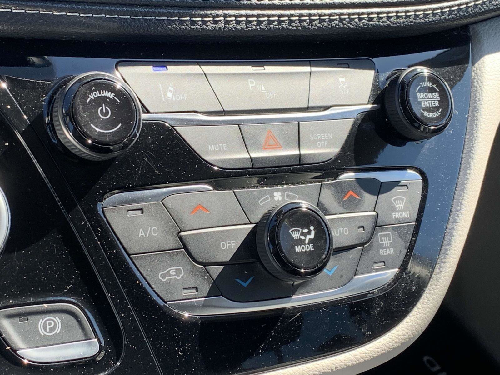 Certified 2023 Chrysler Pacifica Touring-L video 3