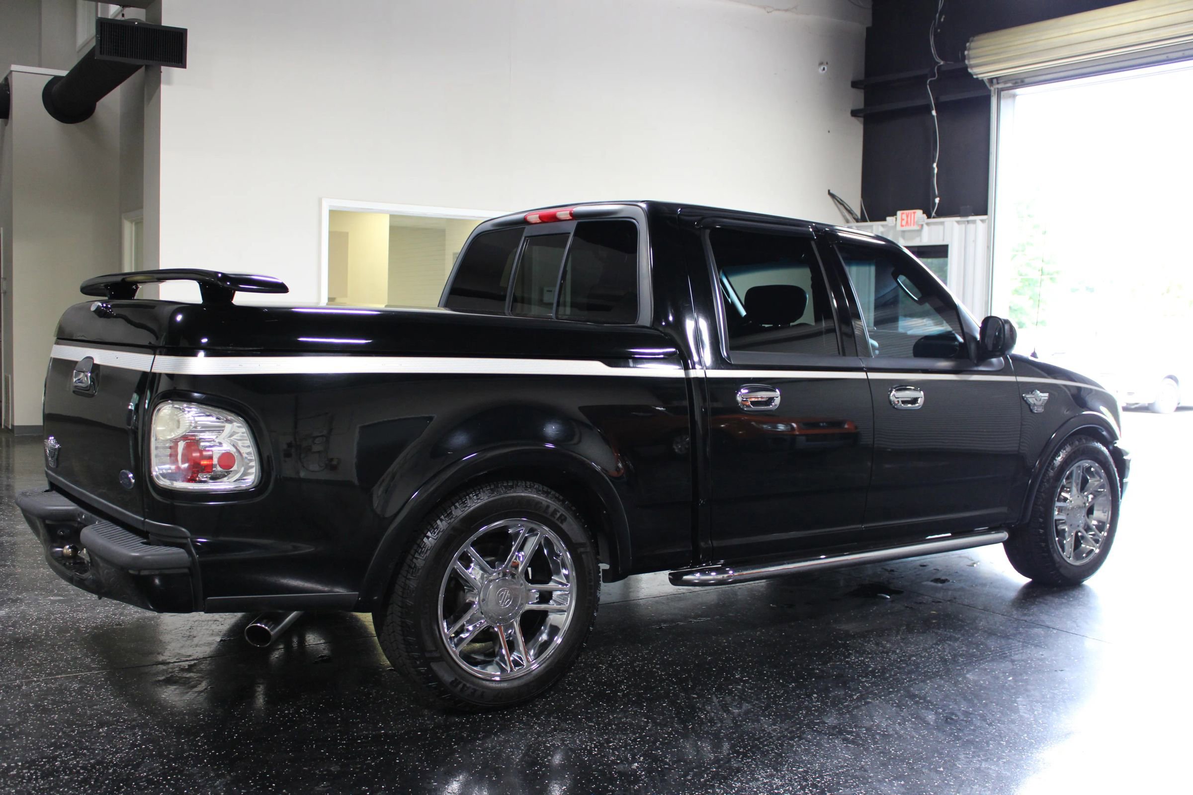 Used 2003 Ford F150 Harley-Davidson RWD image 4