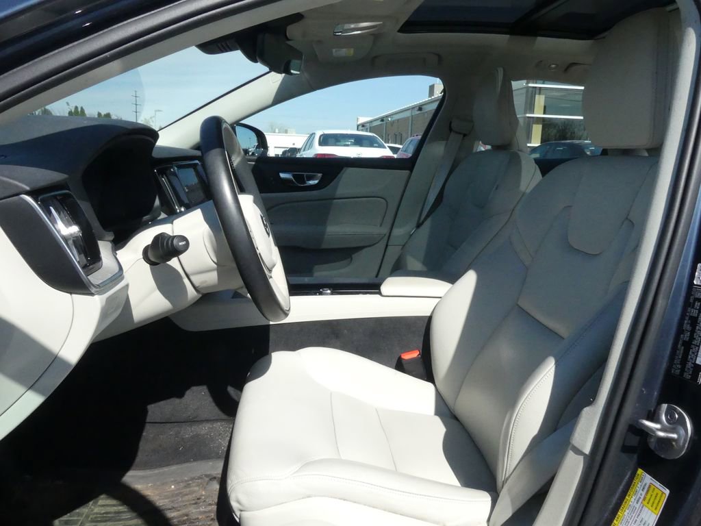 Used 2024 Volvo S60 B5 Plus w/ Climate Package image 3