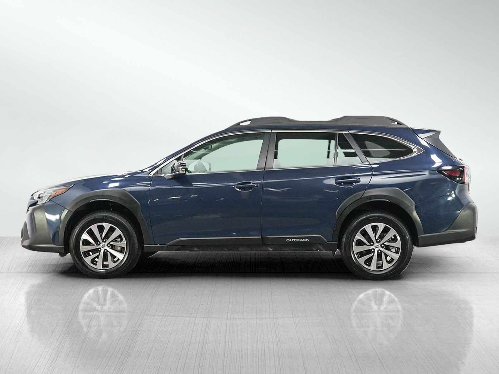 Used 2025 Subaru Outback Premium AWD/4WD image 2