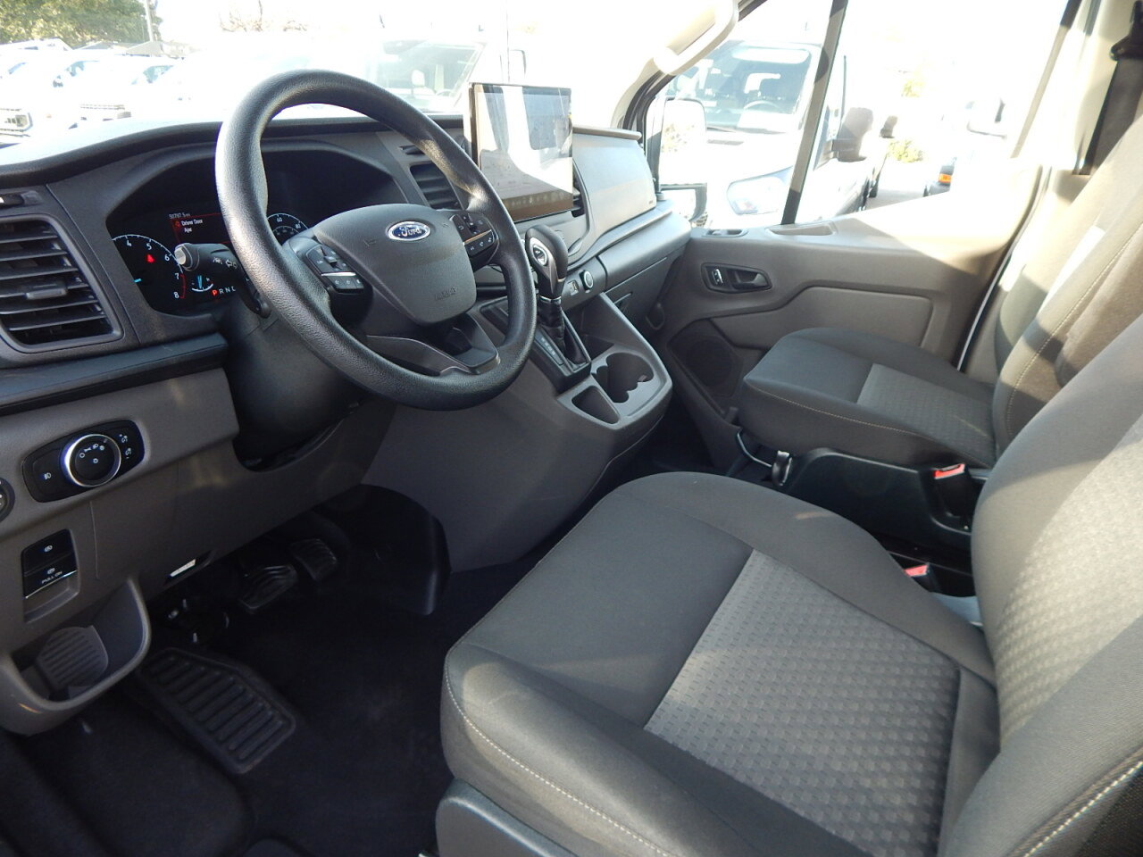 Used 2022 Ford Transit 350 XLT image 2