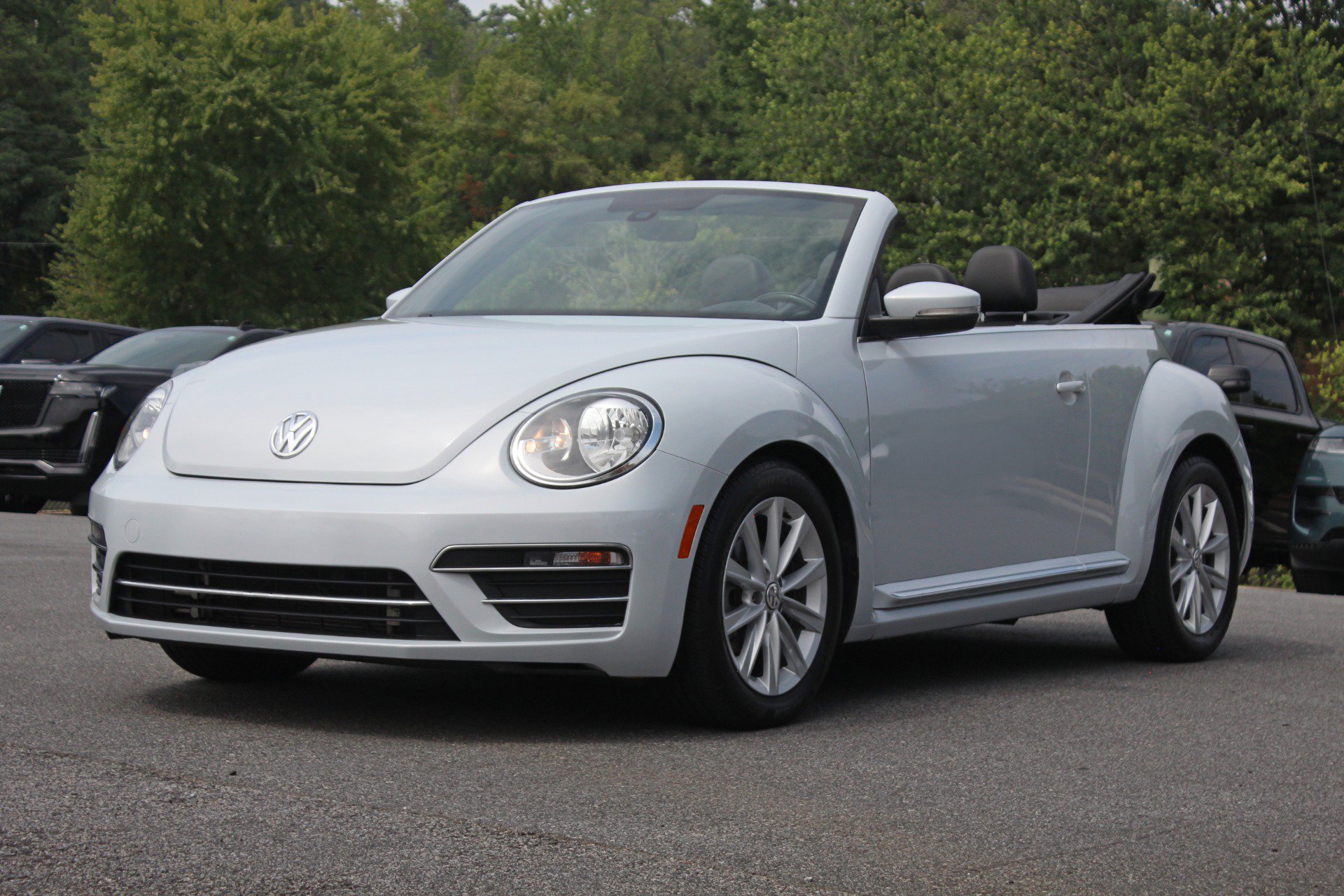 Used 2018 Volkswagen Beetle 2.0T SE FWD image 65