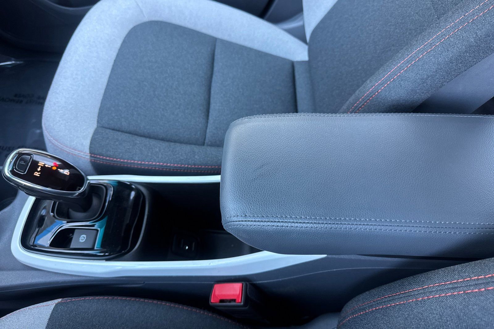 Used 2017 Chevrolet Bolt LT FWD image 33