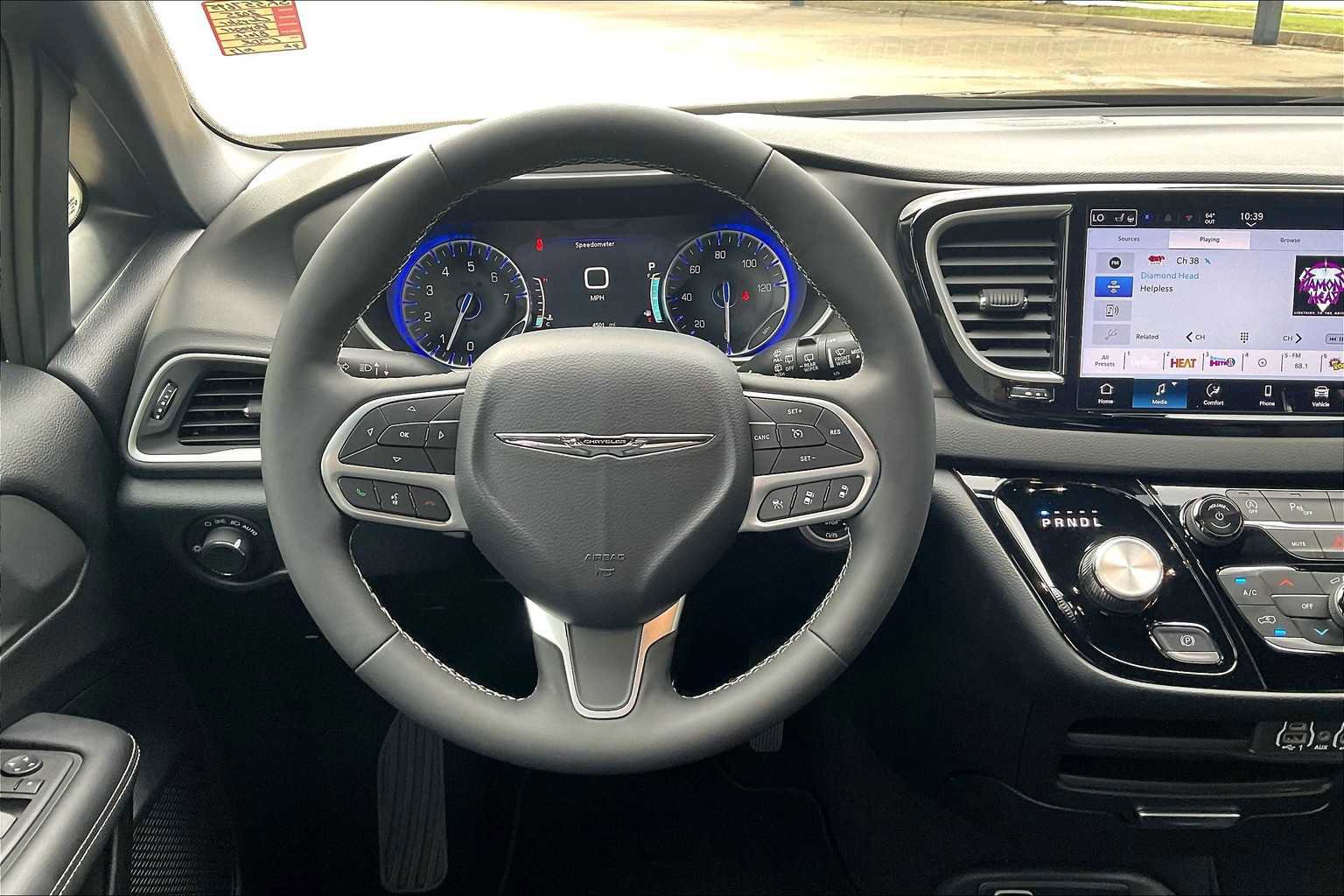 Certified 2025 Chrysler Voyager LX image 5