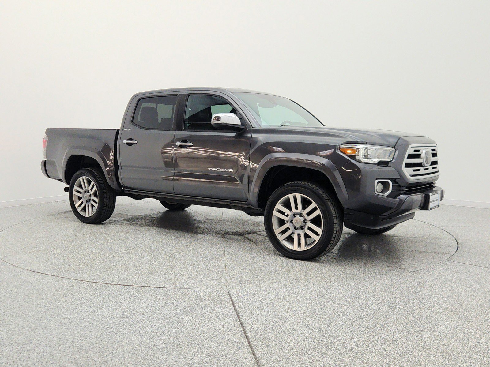 Used 2019 Toyota Tacoma Limited AWD/4WD image 3