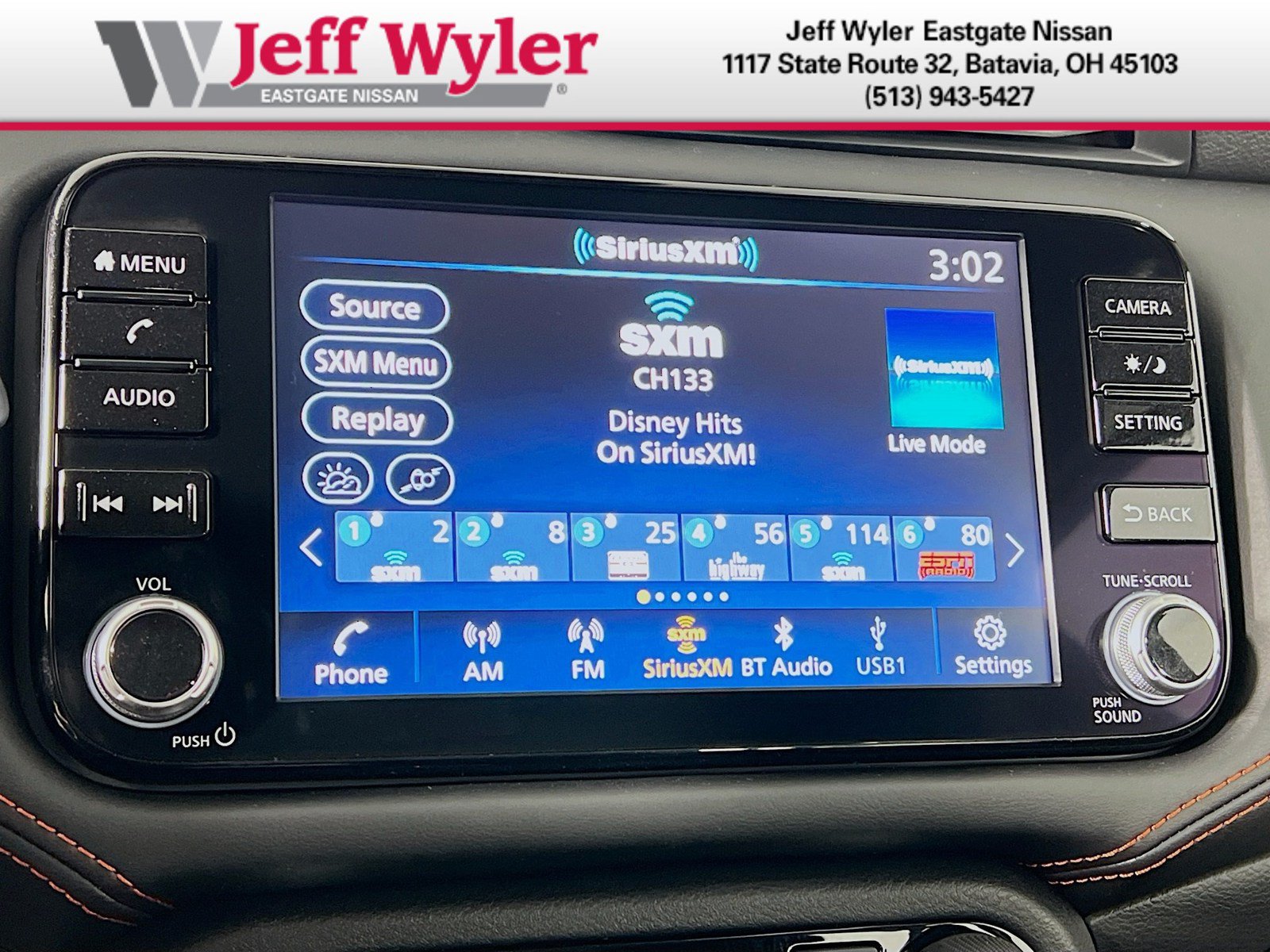 New 2025 Nissan Versa SR w/ Trunk Package FWD image 7