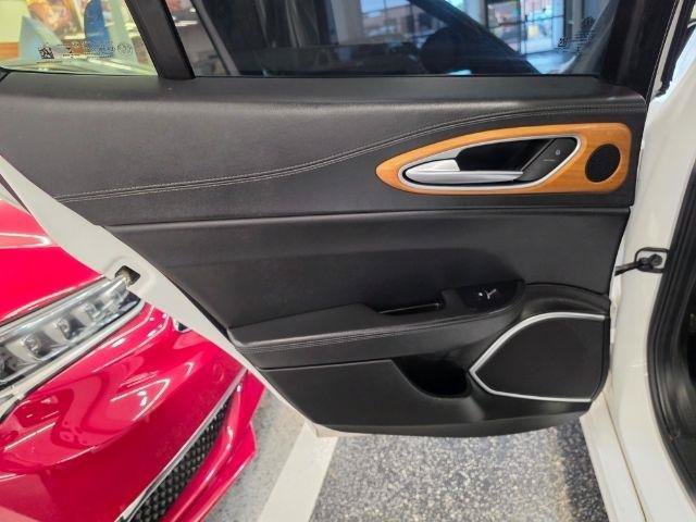 Used 2017 Alfa Romeo Giulia Ti w/ TI Lusso Light Wood Package AWD/4WD image 28