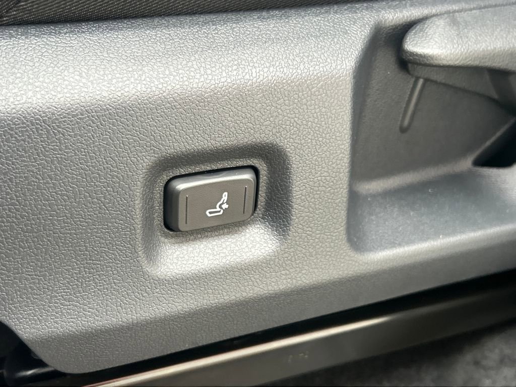 New 2026 Toyota Tacoma SR image 9