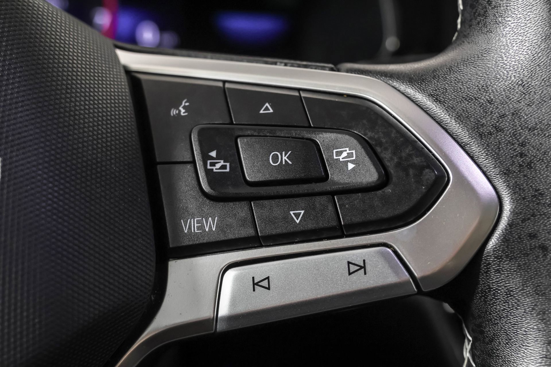 Used 2022 Volkswagen Taos SE w/ Panoramic Sunroof Package image 28