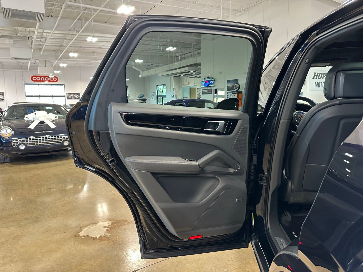 Used 2021 Porsche Cayenne image 36