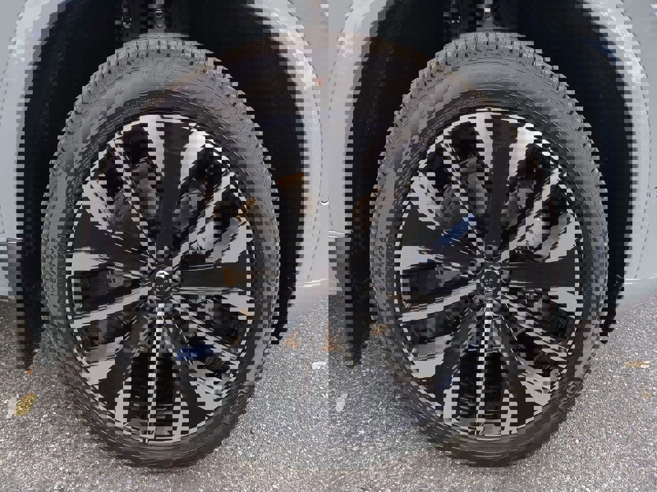 New 2026 Volvo XC90 B6 Plus w/ Protection Package Premier image 11